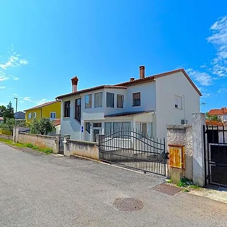 فندق 405 Ližnjan